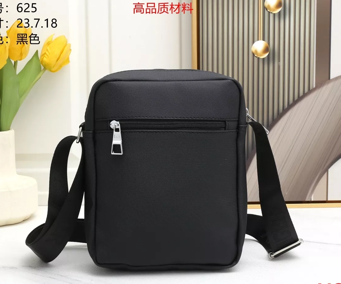 Bold Men Messenger Hilfiger 2628 Bags Tommy For 1112